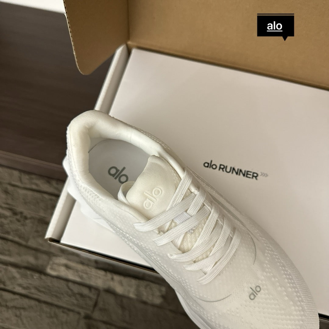 Alo yoga runner | White