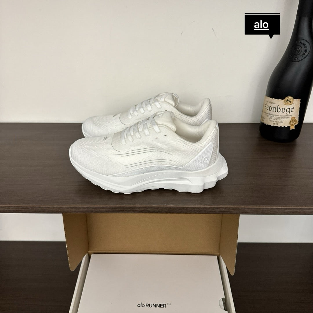 Alo yoga runner | White