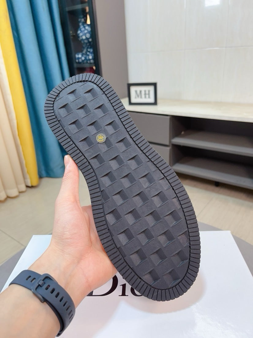 Dior Oblique Sneaker - Brown/White