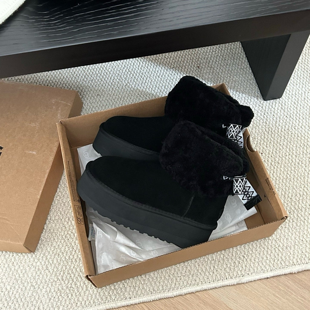 UGG Classic Mini Maxi Curly Boot - Black