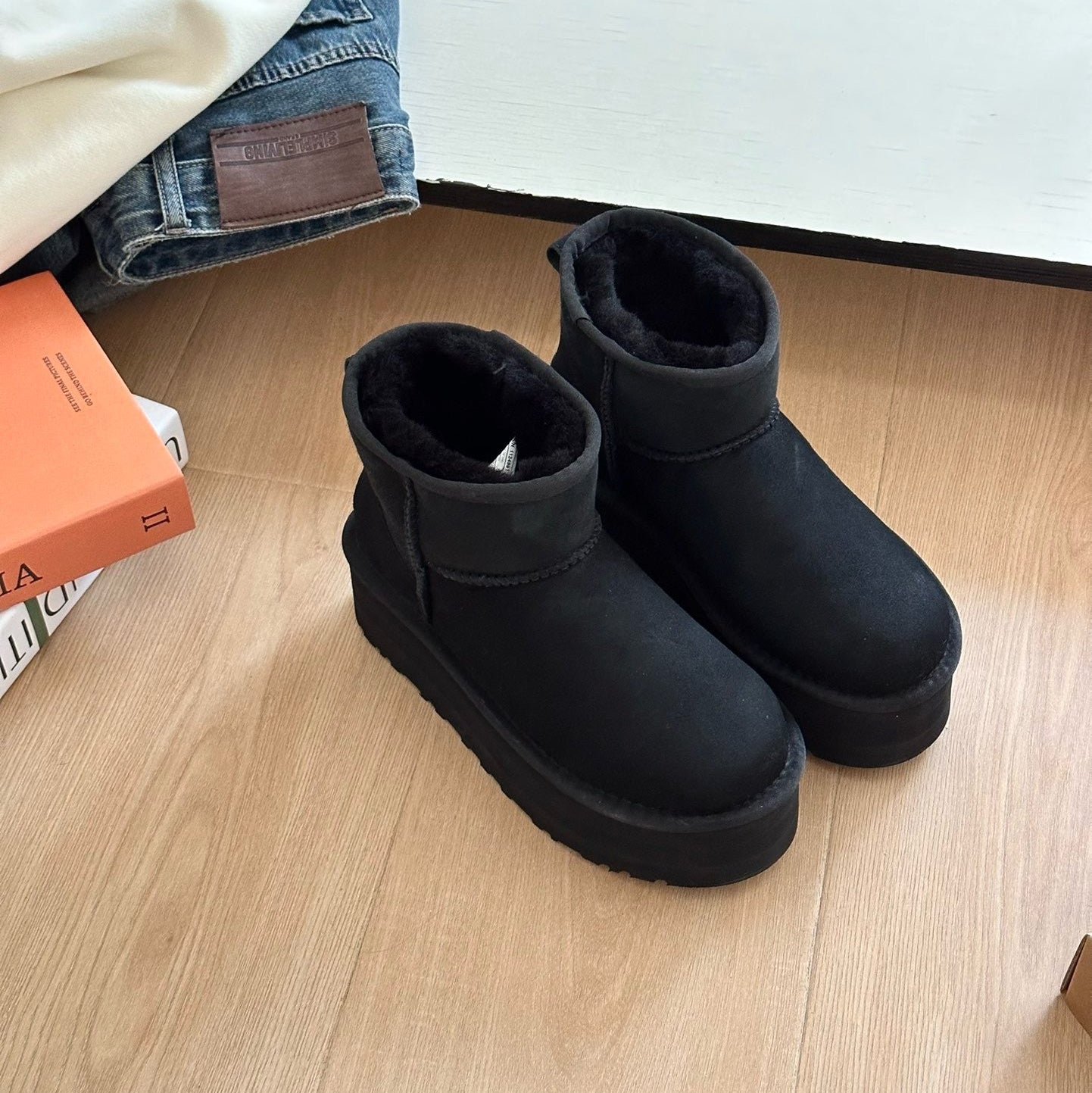 UGG Classic Mini Platform Boots - Black
