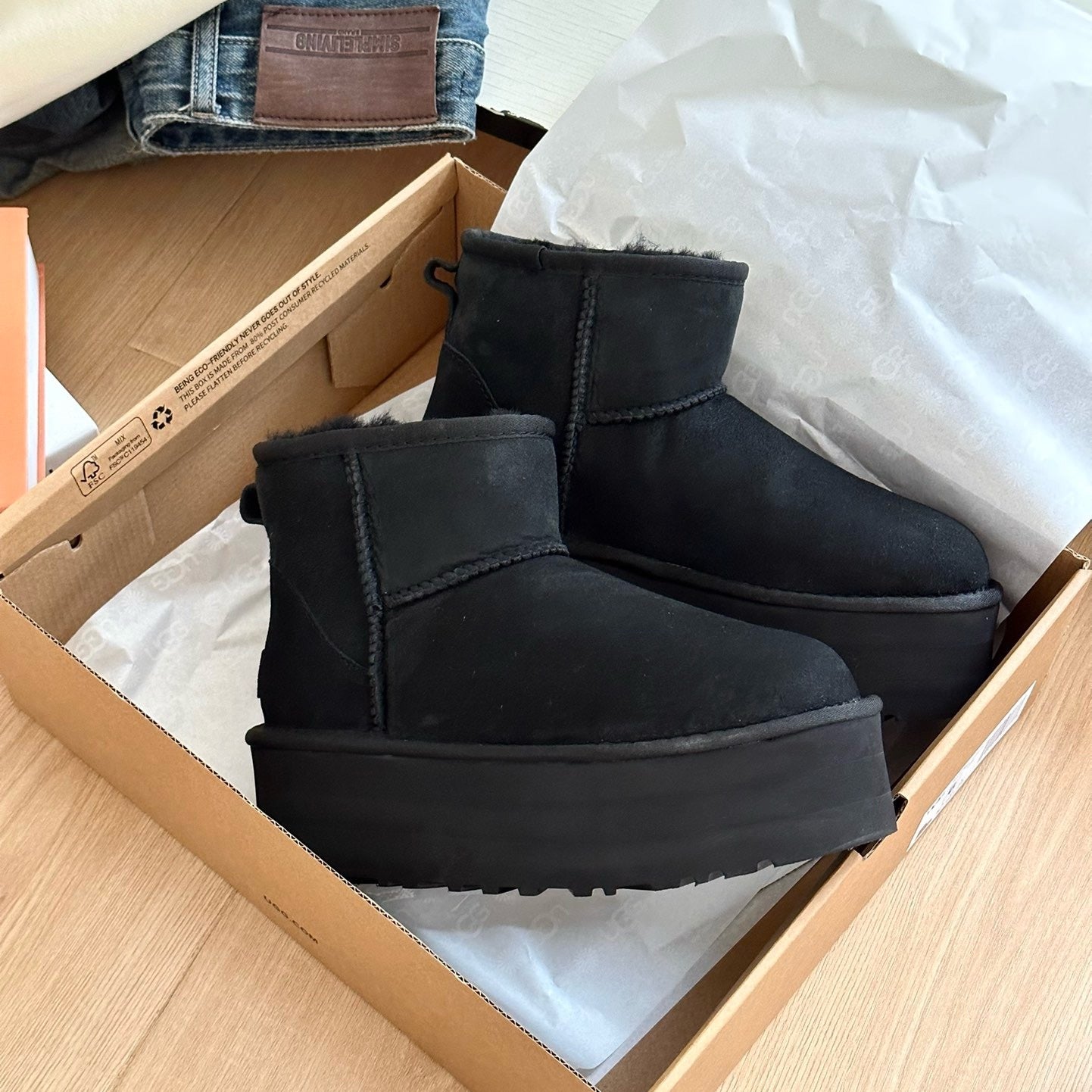 UGG Classic Mini Platform Boots - Black