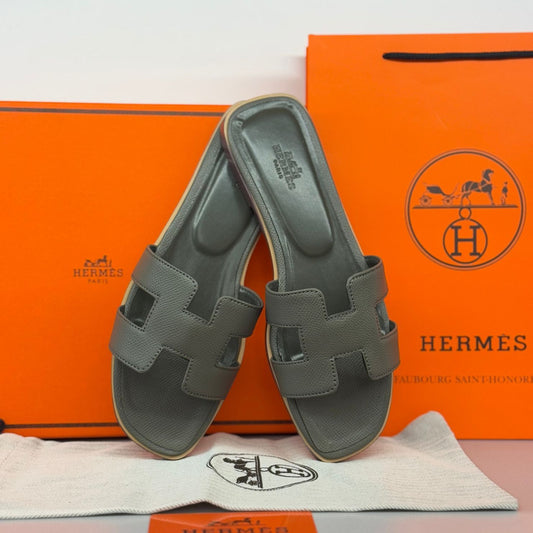Hermès Oran Sandal | Dark Grey