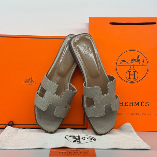 Hermès Oran Sandal | Light Grey